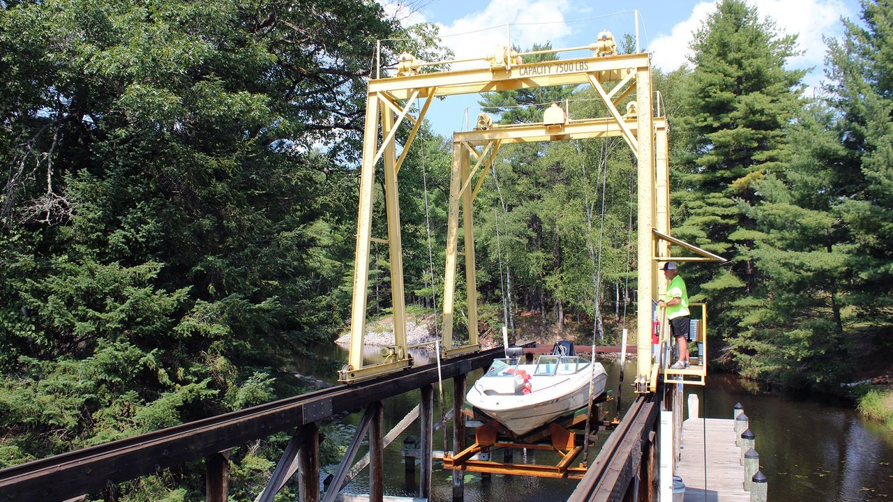 The Burnt Rollways boat hoist lifting a boat between the Eagle River and Three Lakes chains.